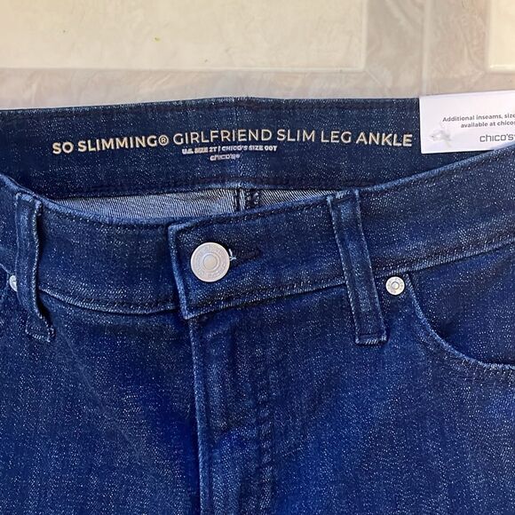 NWT CHICO’S SO SLIMMING GIRLFRIEND Slim LEG ANKLE NEUTRAL DIP DYE JEANS 2T/00T - Picture 5 of 8